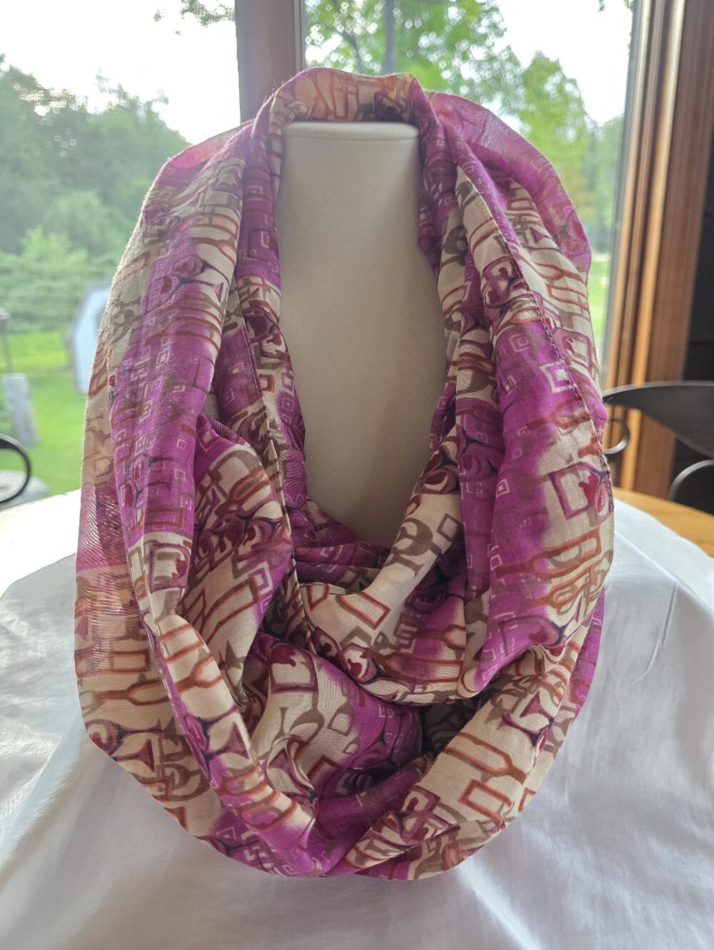 🌸NWT Charming Charlie Women’s Pink Geometric Infinity Print Scarf